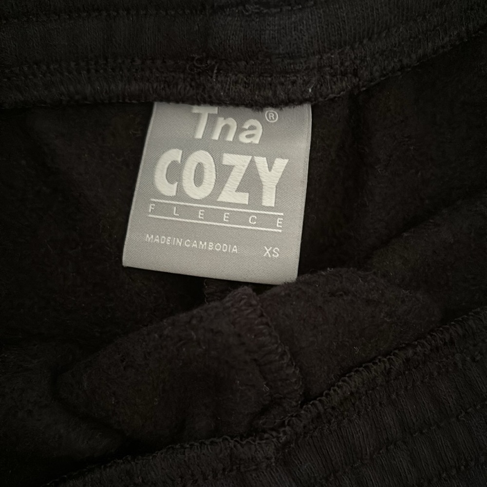 TNA cozy fleece sweat shorts - Picture 3 of 6
